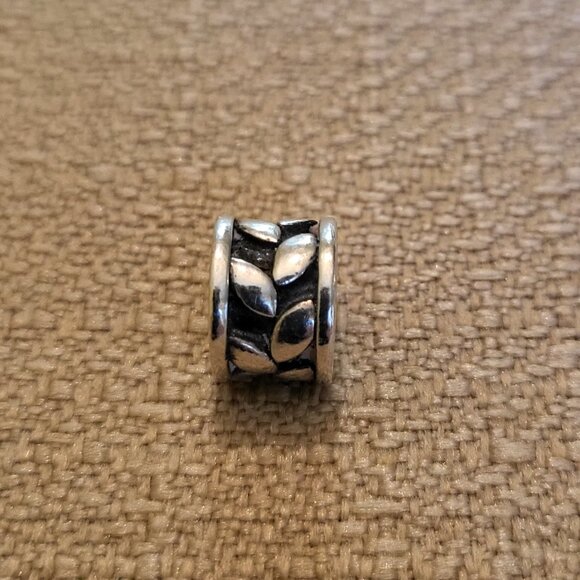 Chamilia Sterling Silver Leaves Charm - Picture 1 of 2